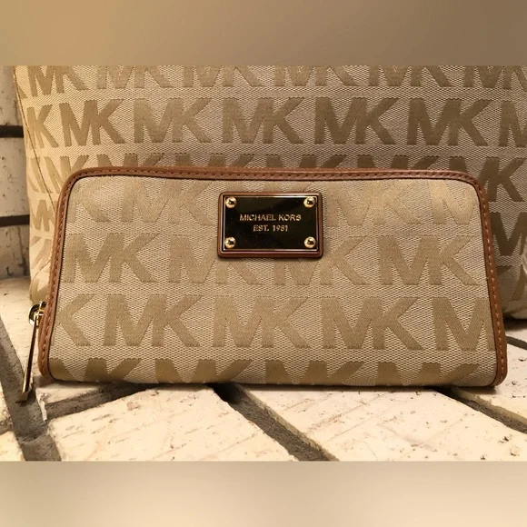 2 - Piece - Micheal Kors - Signature Jacquard North South Tote and Wallet - Picture 14 of 16